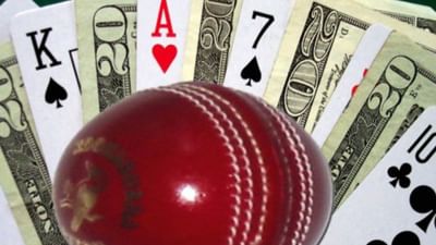  ક્રિકેટ કે અન્ય રમતોમાં ફિક્સિંગ શબ્દ કંઈ નવો નથી. આજકાલ મેદાનથી દૂર બેસીને લોકો સટ્ટાબાજી પણ કરતા હોય છે. જેમા સામાન્યથી લઈને બિઝનેસમેન લોકો પૈસા લગાવતા હોય છે. 