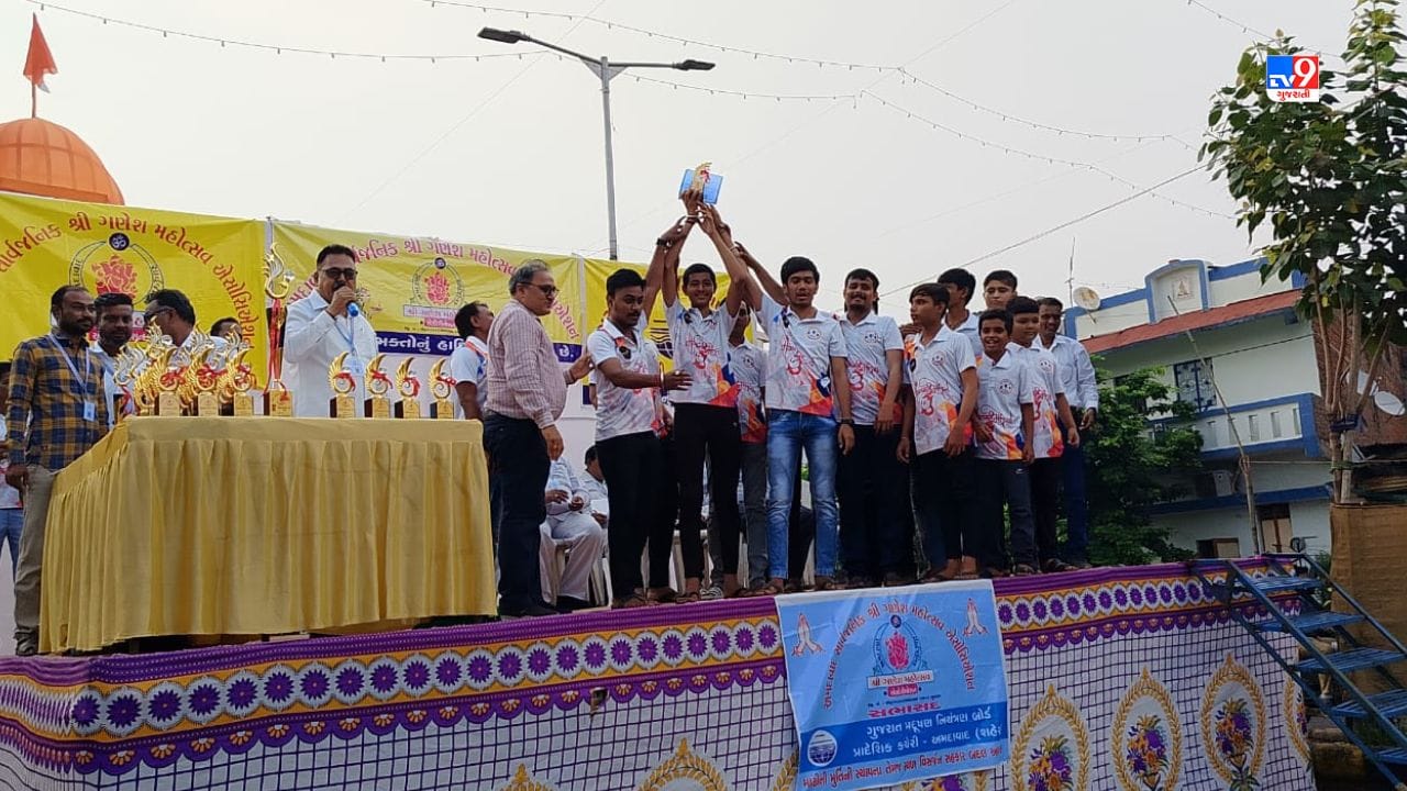 ઘોડાસરમાં કુમકુમ સોસાયટીમાં કેદારનાથ દર્શન, ખોખરામાં મ્યુનિસિપલ ગાર્ડન પાસે સ્થળ વિસર્જન મહત્વ અને ઝુંબેશ ડેકોરેશન, મણીનગરમાં ચા વાળી સોસાયટીના પર્યાવરણ જતન અને સંવર્ધન ડેકોરેશન, જીવરાજ પાર્કમાં માતૃ પિતૃ વંદન ડેકોરેશન જ્યારે દરિયાપુરમાં લુણસાવાડના ખાટું શ્યામ વર્ણન ડેકોરેશનને પાંચ શ્રેષ્ઠ ડેકોરેશનના એવોર્ડ અપાયા. સાથે 11 પ્રોત્સાહન ઇનામ પણ રખાયા. જેમાં ઓઢવના રત્નમાલા સોસાયટીના ક્રિષ્ના યુવક મંડળના ચંદ્રયાન ત્રણ ગણેશ થીમ ડેકોરેશનને પણ ઇનામ આપી પ્રોસાહિત કરાયા.