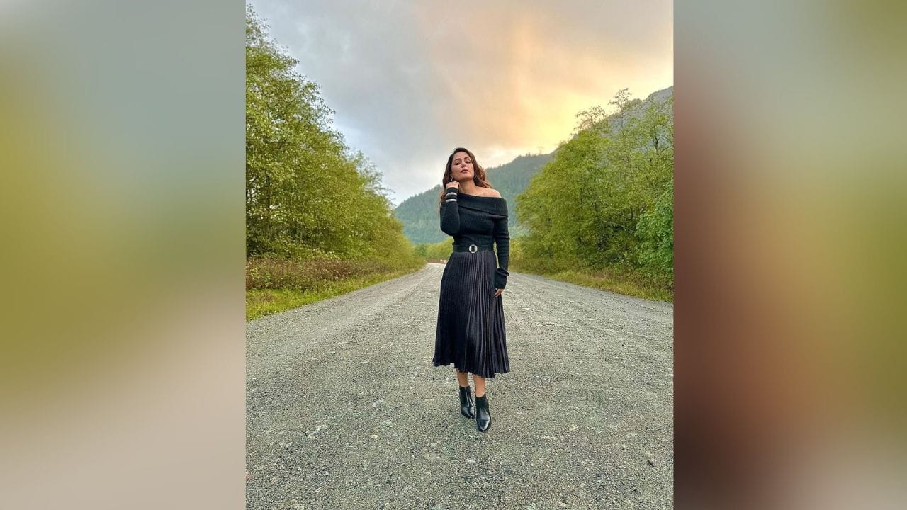 હિનાએ બ્લેક ડ્રેસમાં તેની ગ્લેમરસ તસવીરો શેર કરી છે. આ તસવીરો પરથી ફેન્સ નજર હટાવી રહ્યા નથી. (Image: Instagram)