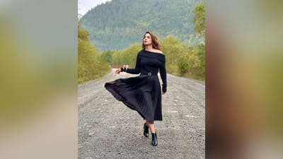 એક્ટ્રેસ હિના ખાન દર વખતે પોતાના નવા લુકથી ચાહકોનું દિલ જીતે છે. તે પોતાની ગ્લેમરસ તસવીરો શેર કરતી રહે છે. (Image: Instagram)