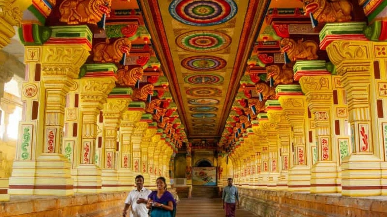 IRCTC દક્ષિણ ભારત યાત્રા ટુર પેકેજમાં પ્રવાસીઓને  EMI દ્વારા ફી ભરવાની સુવિધા આપવામાં આવી છે. આ ટુર પેકેજમાં યાત્રિકો દરમહિને 1039 રુપિયાના ઈએમઆઈ દ્વારા ભાડું ભરી શકો છો. તમે EMI દ્વારા આ મુસાફરી માટે ચૂકવણી કરી શકો છો અને મુસાફરીના લાભો મેળવી શકો છો. આ ટુર પેકેજ 11 દિવસ અને 10 રાતનું છે. ( Photo : cultureandheritage.org)