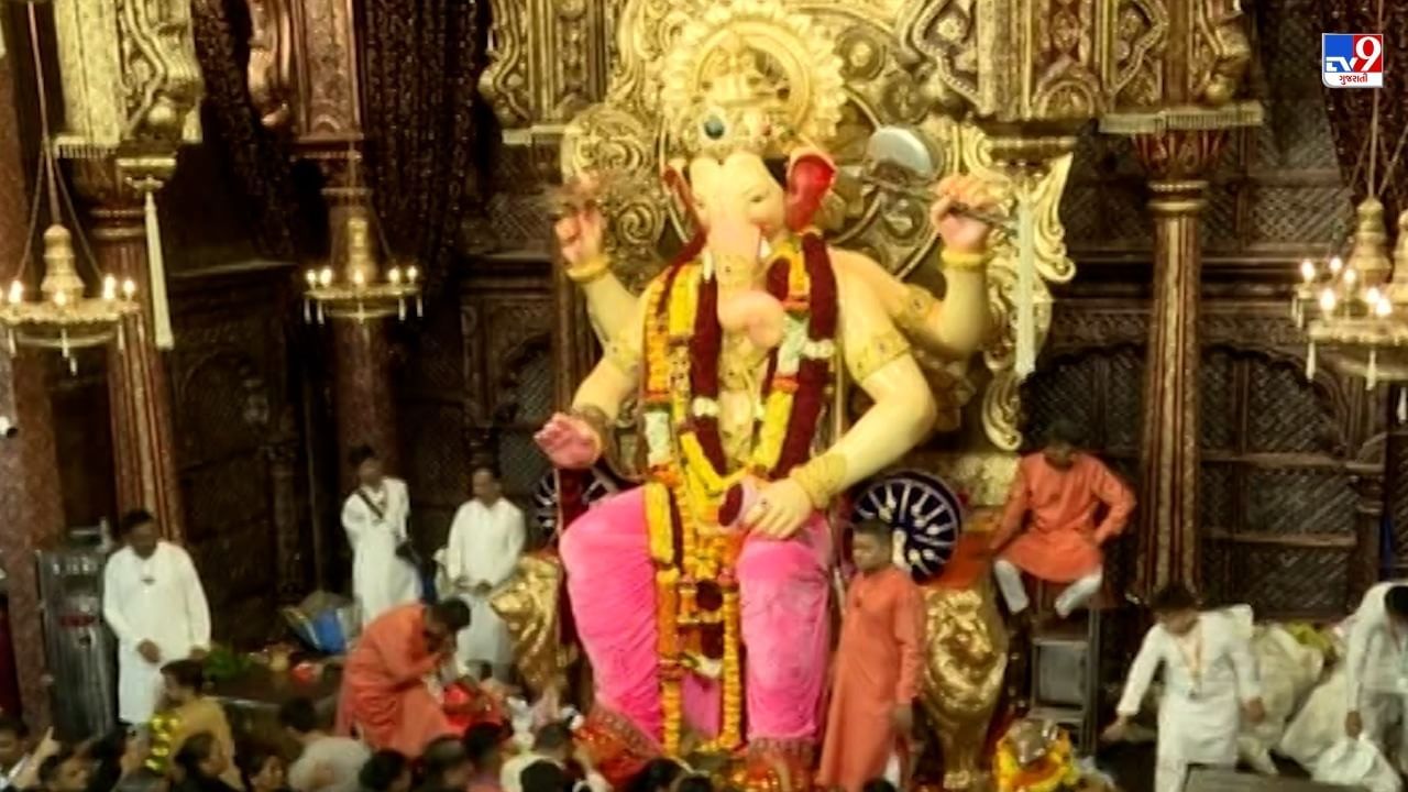 ઘણા લોકો તેમની મનોકામના પૂર્ણ થાય છે, તેથી તેમની માનતા પુરી કરવા આવે છે અને ઘણા લોકો તેમના હૃદયની ઇચ્છાઓ પૂર્ણ કરવા માટે દર્શન માટે આવે છે. આ ગણપતિના દર્શન માટે પ્રથમ દિવસથી જ ભીડ જામે છે.