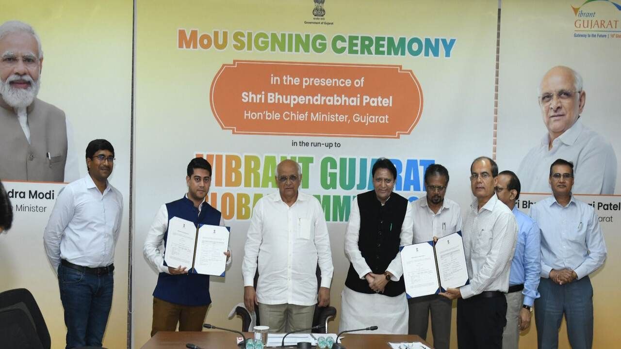 આ ઉપક્રમમાં જુલાઈ-2023થી અત્યાર સુધીમાં 7 તબક્કામાં કુલ 13,536 કરોડ રૂપિયાના સંભવિત રોકાણો માટેના MoU થયા છે. આ MoU સાકાર થતા સમગ્રતયા 50,717 જેટલા રોજગાર અવસરો રાજ્યમાં ઊભા થશે.