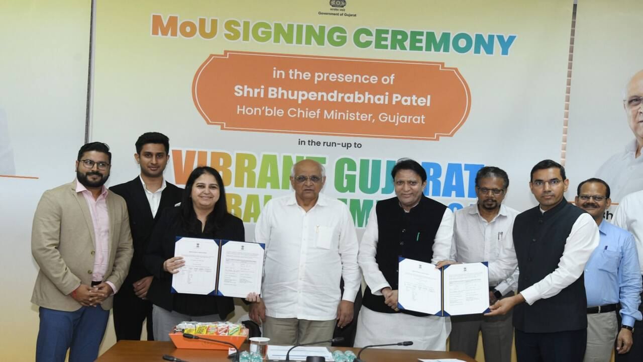 આજે થયેલા MoUમાં પેકેજીંગ મટિરિયલ ઉત્પાદન, પ્લાસ્ટિક, ટેક્ષટાઇલ અને રિન્યુએબલ સેક્ટરના પ્રોજેક્ટસ, ફોર્મ્યુલેશન અને API તથા ફૂડ પ્રોસેસિંગ પ્લાન્ટમાં ખાદ્યતેલ, ગ્રીન ટી, રેડિ ટુ ઇટ ગુજરાતી ખીચડી, દેશી ગીર ગાયનું ઘી અને મધ ઉત્પાદન તથા ગ્રીનફિલ્ડ પ્લાન્ટ અંતર્ગત રેડી ટુ કુક પ્રોડક્ટસ માટેના MoUનો સમાવેશ થાય છે.