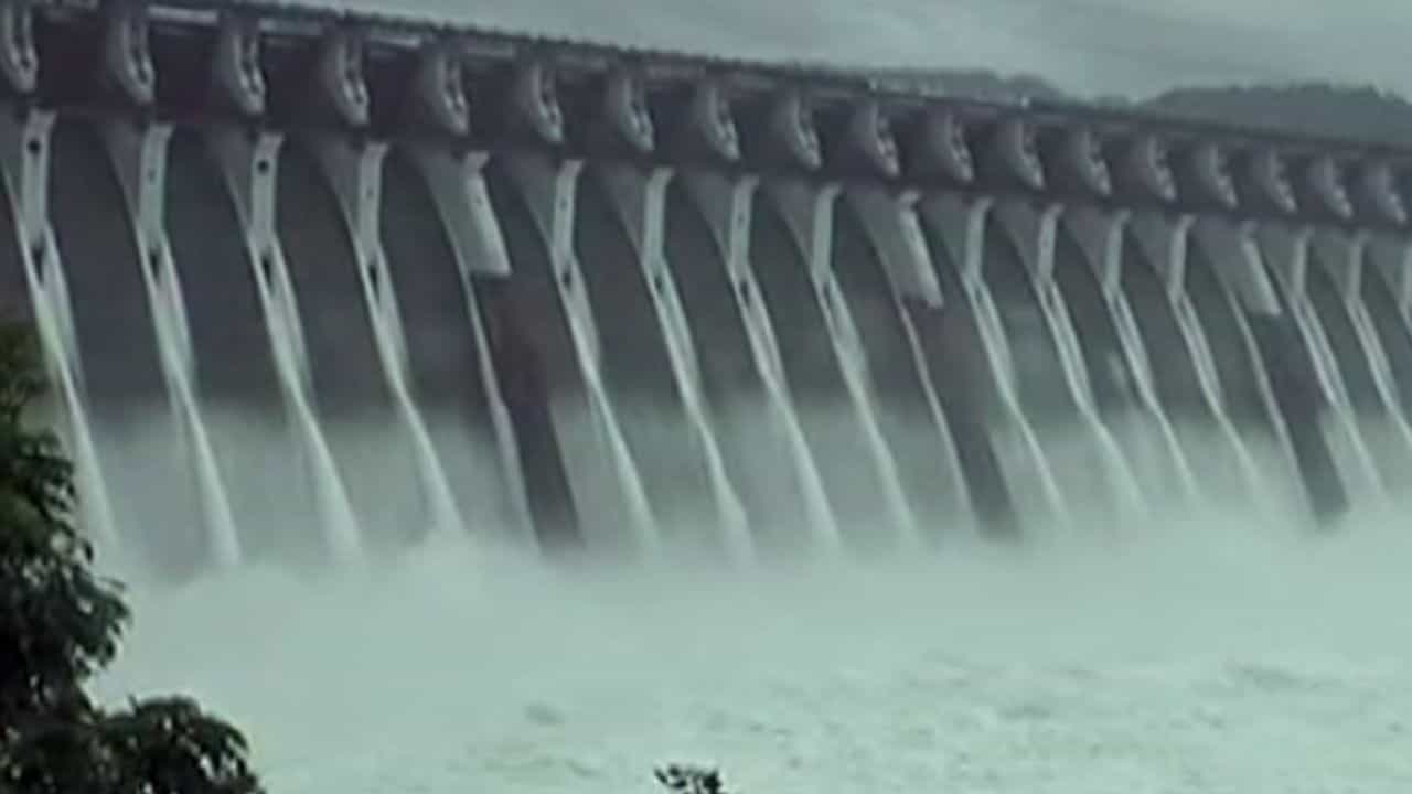 નર્મદામાં પુર કુદરતી હોનારત કે માનવસર્જિત? પાણીના સંગ્રહને લઈ કોંગ્રેસના સરકાર પર પ્રહાર