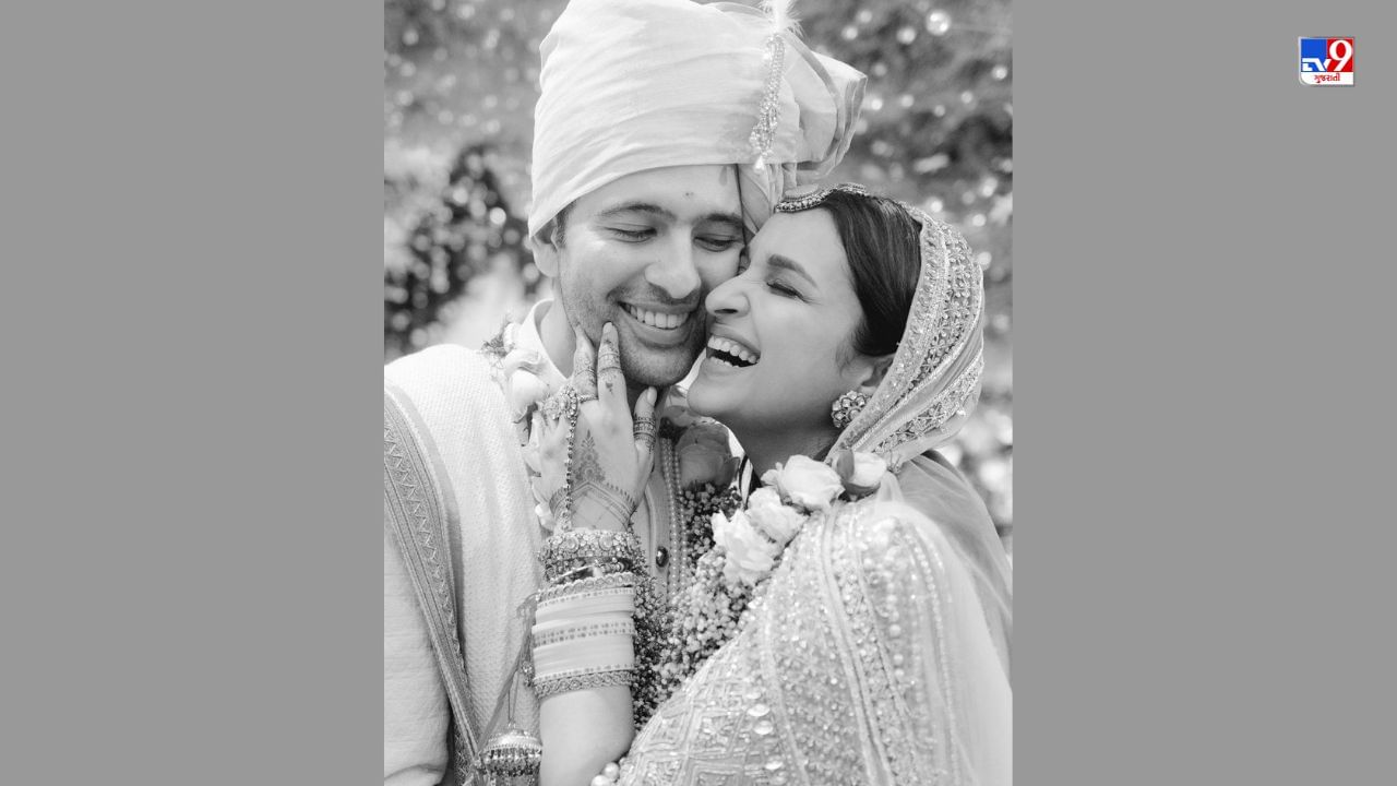 આજે બંનેના તેમના પરિવાર અને નજીકના લોકોની હાજરીમાં લગ્નના બંધનમાં બંધાય ગયા છે. (Instagram: Parineeti Chopra Instagram)
