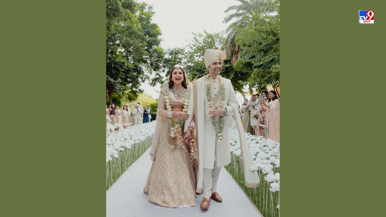 પરિણીતી-રાઘવ ચઢ્ઢા ઘણા વર્ષોથી એકબીજાને ઓળખે છે. બંનેએ લંડન સ્કૂલ ઓફ ઈકોનોમિક્સમાં સાથે અભ્યાસ કર્યો છે. તે સમયે બંને માત્ર મિત્રો હતા. પરંતુ તેમની લવ સ્ટોરી ફિલ્મ 'ચમકિલા'ના સેટથી શરૂ થઈ હતી. (Instagram: Parineeti Chopra Instagram)
