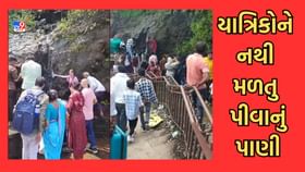પાવાગઢમાં દુકાનોનુ દબાણ દૂર કરાતા યાત્રિકોને હાલાકી, પાણી વિના રઝળ્યા પાવાગઢમાં દુકાનોનુ દબાણ દૂર કરાતા યાત્રિકોને હાલાકી, પાણી વિના રઝળ્યા