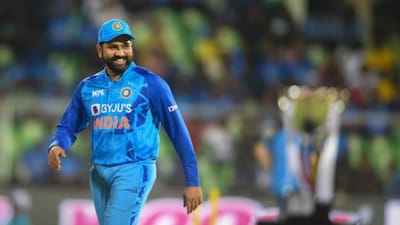 એશિયા કપમાં સૌથી વધારે રન - રોહિત શર્માએ એશિયા કપની 22 વનડે મેચમાં કુલ 745 રન બનાવ્યા છે. સચિન તેંડુલકરના સૌથી વધારે 971 રનના રેકોર્ડને તોડવા માટે તેને વધુ 227 રનની જરુર છે. વધુ 227 રન બનાવીને તે એશિયા કપમાં સૌથી વધારે રન બનાવનાર ભારતીય ખેલાડી બની જશે. જ્યારે ઓવરઓલ લિસ્ટમાં તે ત્રીજા નંબરે પહોંચશે.