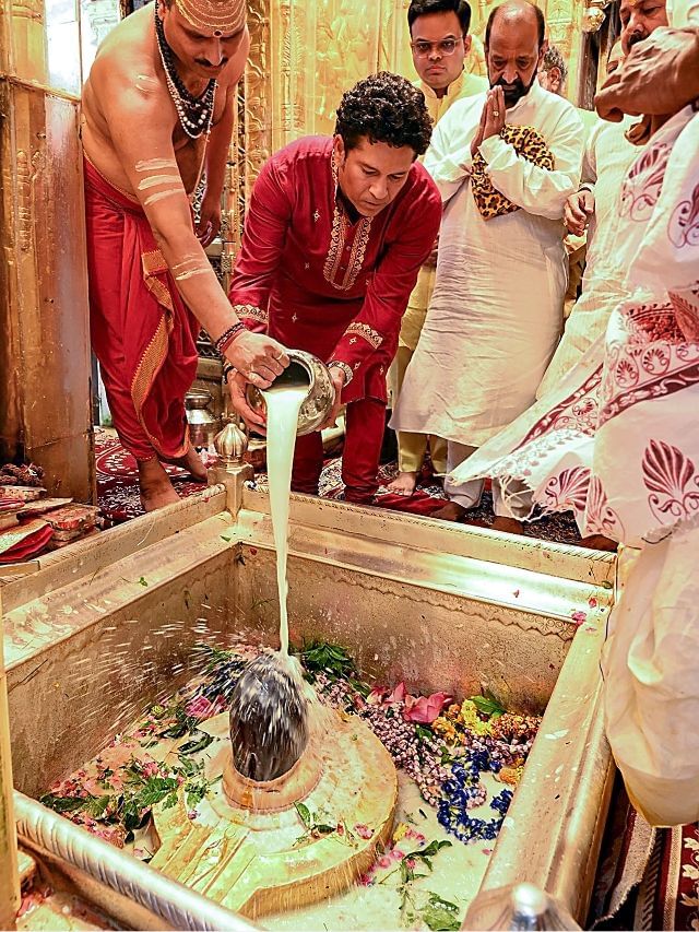 સચિન તેંડુલકરે વારાણસીના કાશી વિશ્વનાથ મંદિરમાં કરી મહાદેવની પૂજા-અર્ચના સચિન તેંડુલકરે વારાણસીના કાશી વિશ્વનાથ મંદિરમાં કરી મહાદેવની પૂજા-અર્ચના