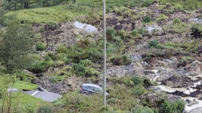 Sweden News: પશ્ચિમ સ્વીડનમાં હાઈવે પર ભૂસ્ખલનની ઘટનામાં 3 લોકો ઈજાગ્રસ્ત, જુઓ Video