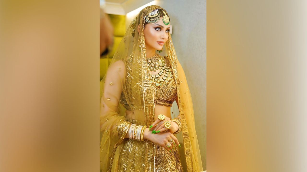 લેટેસ્ટ તસવીરોમાં ઉર્વશી રૌતેલા દુલ્હનની જેમ તૈયાર થયેલી જોવા મળી. (Image: Instagram)
