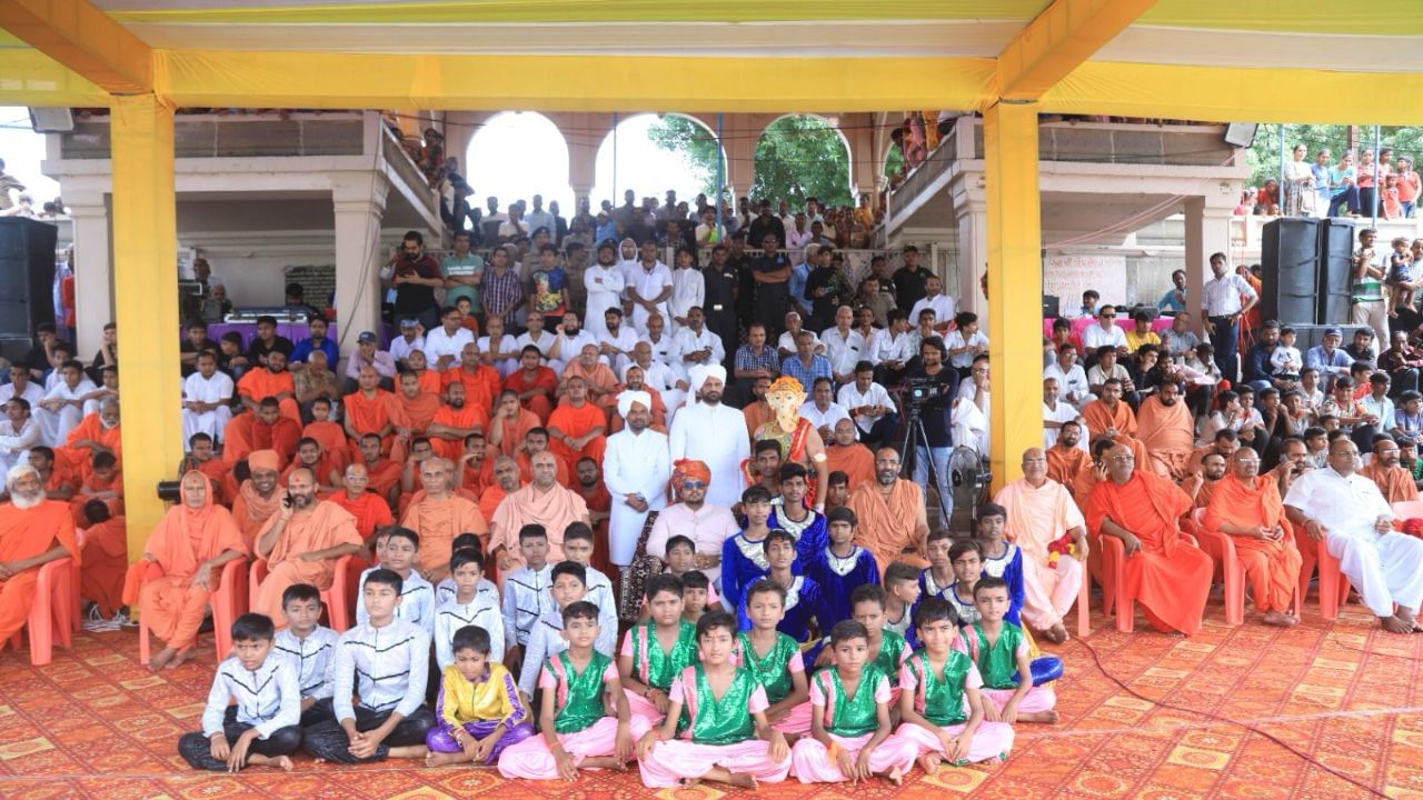 વડતાલ સ્વામિનારાયણ મંદિરમાં સાત દિવસથી બિરાજમાન વિઘ્નહર્તા ગણપતિ દાદાની વાજતે-ગાજતે વિર્સજન યાત્રા યોજાઈ