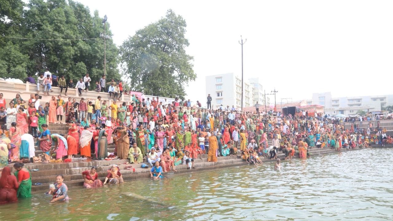 આ પ્રસંગે ઉપસ્થિત તમામ ભક્તોએ ગોમતી નદીમાં ડૂબકી લગાવી ધન્યતા અનુભવી હતી અને રંગેચંગે આ કાર્યક્રમનું સમાપન થયું હતું