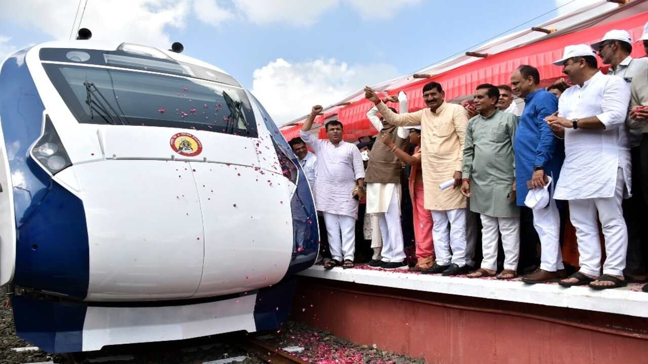 'મેક ઈન ઈન્ડિયા' તથા 'આત્મનિર્ભર ભારત'ના સૂત્રને સાર્થક કર્યું છે. કાર્યનિષ્ઠ આગેવાનો અને અધિકારીઓની મહેનતના પરિણામે 'વંદે ભારત' ટ્રેનની સુવિધા પ્રાપ્ત થઈ છે, જેનો આનંદ વ્યક્ત કરું છું.