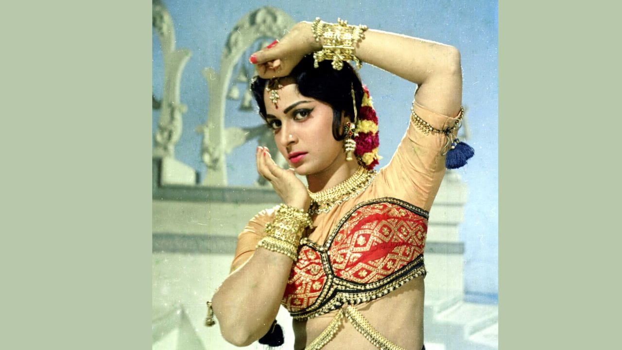 પોતાની કારકિર્દીના શરૂઆતના દિવસોનો ઉલ્લેખ કરતાં વહીદાએ કહ્યું, “મારી કારકિર્દીની શરૂઆતમાં મેં ગુરુ દત્તજી સાથે ત્રણ વર્ષનો કરાર કર્યો હતો. પરંતુ મેં એક શરત રાખી હતી કે હું મારી ઈચ્છા મુજબ જ કપડાં પહેરીશ. જો મને ડ્રેસ ગમશે નહિ, તો મને તે પહેરવાની ફરજ પાડવામાં આવશે નહીં."