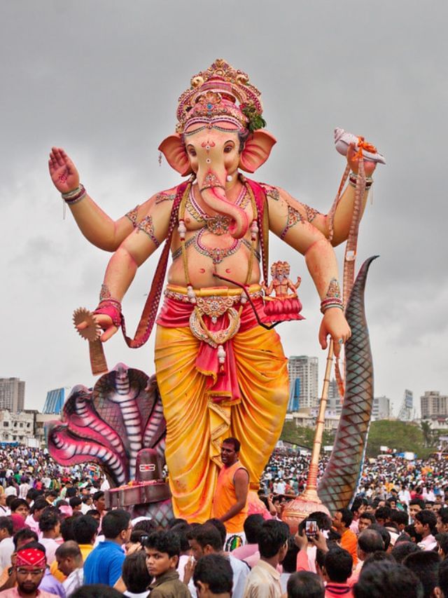 મુંબઈના આ સ્થળો પરથી થાય છે ગણપતિ બાપ્પાનું ભવ્ય વિસર્જન મુંબઈના આ સ્થળો પરથી થાય છે ગણપતિ બાપ્પાનું ભવ્ય વિસર્જન