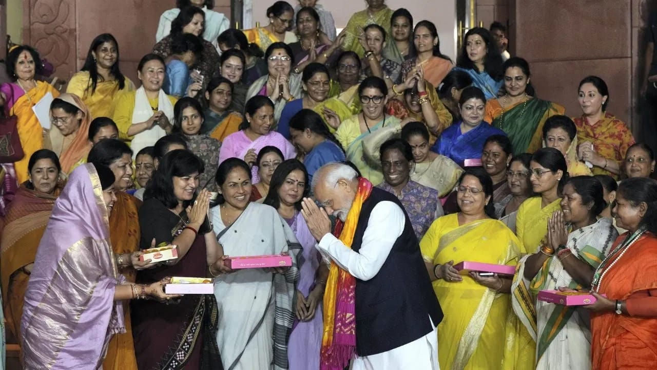 પીએમ મોદીએ કહ્યું કે એ જોઈને આનંદ થાય છે કે પરિવર્તનના પ્રણેતાઓ એ જ કાયદાની ઉજવણી કરવા માટે એકસાથે આવી રહ્યા છે જેને તેમણે સમર્થન આપ્યું છે.