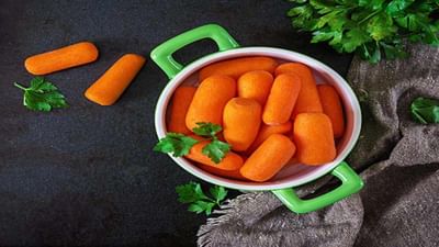 વિટામીન એ, વિટામીન કે, વિટામીન સી, પોટેશિયમ, ફાઈબર, કેલ્શિયમ જેવા તત્વો ગાજરમાં પુષ્કળ પ્રમાણમાં જોવા મળે છે. આ ઉપરાંત તેમાં એન્ટીઓક્સીડેન્ટ પણ ભરપૂર માત્રામાં હોય છે. તેથી તેનું સેવન કરવાથી ઘણી બીમારીઓ દૂર થાય છે. પરંતુ ગાજર ખાવાના ઘણા ફાયદા છે તો કેટલાક ગેરફાયદા પણ છે. 