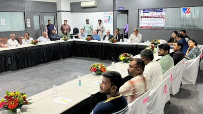 Surat : G-7 દેશોના પ્રતિનિધિઓ સુરતની મુલાકાતે હતા. તેમણે મીની બજારમાં આવેલા નાના યુનિટની મુલાકાત લીધી. જેમા માત્ર 3 થી 4 કારીગરો કામ કરતા હોય તેવા યુનિટથી લઈ અદ્યતન મોટા કારખાનાઓ જેમા 8,10 હજાર કારીગરો કામ કરતા હોય તેવા કારખાનાઓની પણ મુલાકાત લીધી હતી.  