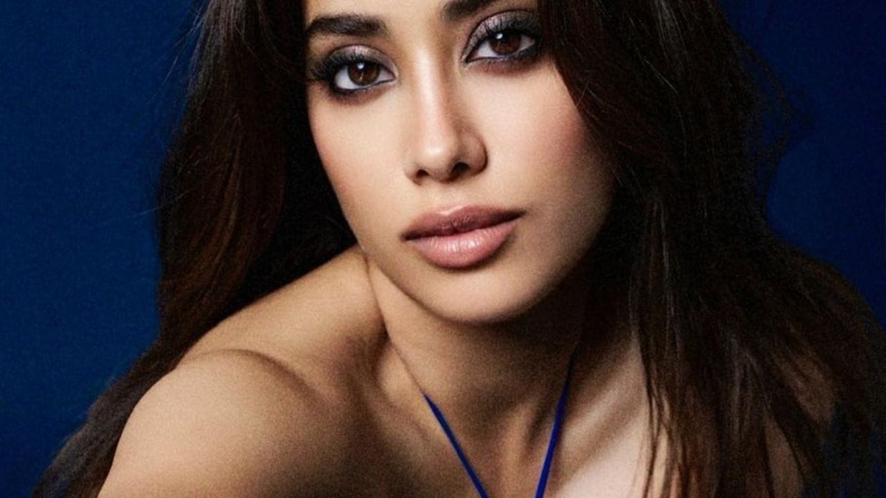 આટલું જ નહીં, આ તસવીરોમાં જાન્હવી તેના નખરાં, તો ક્યારેક બોલ્ડ એક્ટ દ્વારા બધાનું ધ્યાન આકર્ષિત કરે  છે.