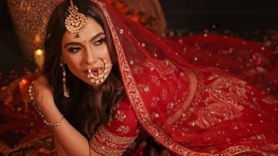 નેહા મલિકે દુલ્હનની જેમ સજીને સુંદર તસવીરો શેર કરી છે. આ લુક સોશિયલ મીડિયા પર વાયરલ થયો છે.