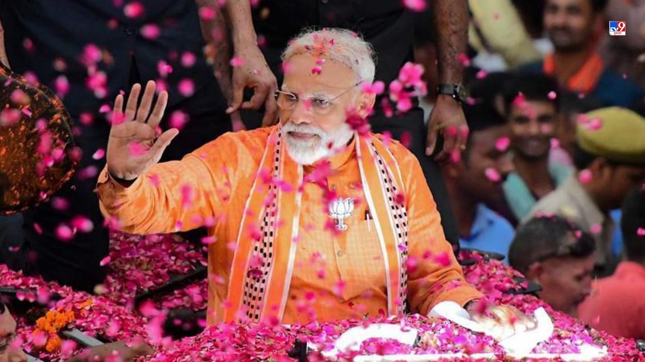 PM Modi Birthday : વડાપ્રધાન નરેન્દ્ર મોદી આજે તેમનો 73મો જન્મદિવસ ઉજવી રહ્યા છે. તેણે પોતાનો જન્મદિવસ હંમેશા અલગ રીતે ઉજવ્યો છે. 2014માં પ્રથમ વખત વડાપ્રધાન બન્યા બાદ તેઓ દર વર્ષે પોતાનો જન્મદિવસ અનોખી રીતે ઉજવી રહ્યા છે. છેલ્લા 9 વર્ષમાં એવું જોવા મળ્યું છે કે પીએમ મોદી પોતાના જન્મદિવસના અવસર પર કેટલાક એવા કામ કરે છે જે કોઈને કોઈ રીતે રાષ્ટ્રીય હિત સાથે જોડાયેલા હોય છે. આવી સ્થિતિમાં, ચાલો તમને આ તસવીરો દ્વારા જણાવીએ કે પીએમ મોદીએ 2014થી અત્યાર સુધી કેવી રીતે પોતાનો જન્મદિવસ ઉજવ્યો. (PC-AFP)
