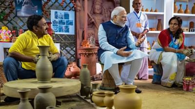 PM મોદી યશોભૂમિમાં પ્રદર્શનમાં વિશ્વકર્મા લોકોને મળ્યા, પૂછ્યા આ પ્રશ્નો