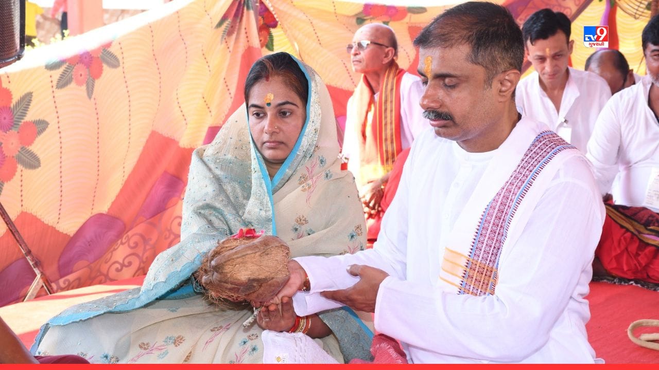 જેમાં ગોમયના લીંપણ સાથે સમગ્ર યજ્ઞશાળા દૈવીય ઊર્જાનો સંચાર કરે તેવી રીતે તૈયાર કરવામાં આવી છે. વૃક્ષોના પર્ણો સાથે યજ્ઞશાળાનું સુશોભન કરવામાં આવ્યું છે. સોમનાથ ટ્રસ્ટના સચિવ યોગેન્દ્ર દેસાઈના મુખ્ય યજમાન પદે આ મહાયજ્ઞનો પ્રારંભ કરવામાં આવ્યો હતો. યજ્ઞમાં કુલ 59 બ્રાહ્મણો દ્વારા શ્રી ગણપતિ અથર્વશીર્ષના પાઠ સાથે યજ્ઞ નારાયણને લાડુની કુલ 2750 આહૂતિ આપવામાં આવી હતી.