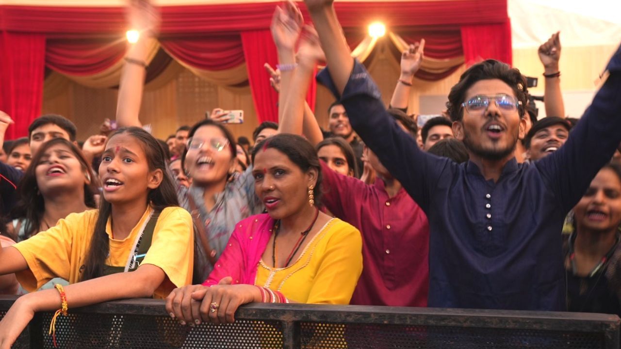 ફેસ્ટિવલમાં મોટી સંખ્યામાં લોકો આવી રહ્યા છે અને કાર્યક્રમનો ભરપૂર આનંદ માણી રહ્યા છે. આ ફેસ્ટિવલમાં લોકોએ મ્યુઝિકની સાથે સાંસ્કૃતિક કાર્યક્રમનો પણ આનંદ માણ્યો હતો.