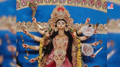 ભારતમાં નવરાત્રીની સાથે સાથે દુર્ગાપૂજાનું પણ એટલું જ મહત્વ રહેલુ છે. સમગ્ર દેશમાં નવરાત્રી અને દુર્ગાપૂજાનો તહેવાર ભાવભક્તિના આસ્થાથી ઉજવાય છે. અમદાવાદ શહેરમાં પણ નવરાત્રીની સાથે સાથે જ 24 જગ્યાએ બંગાળી સમાજ દ્વારા દુર્ગા પૂજાની ઉજવણી કરવામાં આવે છે.