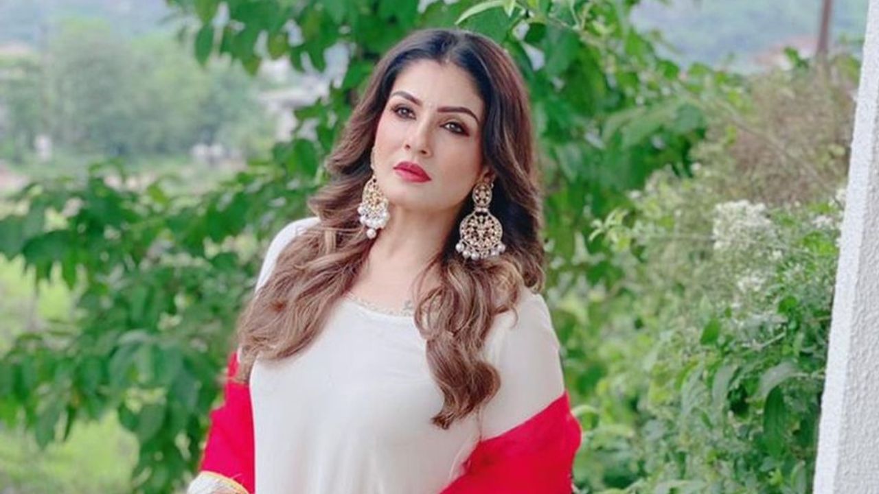 રવિનાનો ભાઈ રાજીવ ટંડન છે, જેણે અભિનેત્રી રાખી ટંડન સાથે લગ્ન કર્યા હતા. રાખી ટંડને 2014માં બોલિવૂડ એક્ટ્રેસ રવિના ટંડનના ભાઈ રાજીવ ટંડન સાથે લગ્ન કર્યા હતા. જો કે, તેમના લગ્ન લાંબા સમય સુધી ટકી શક્યા નહીં અને લગ્નના 6 વર્ષ પછી, બંનેએ 2010માં છૂટાછેડા લીધા હતા.