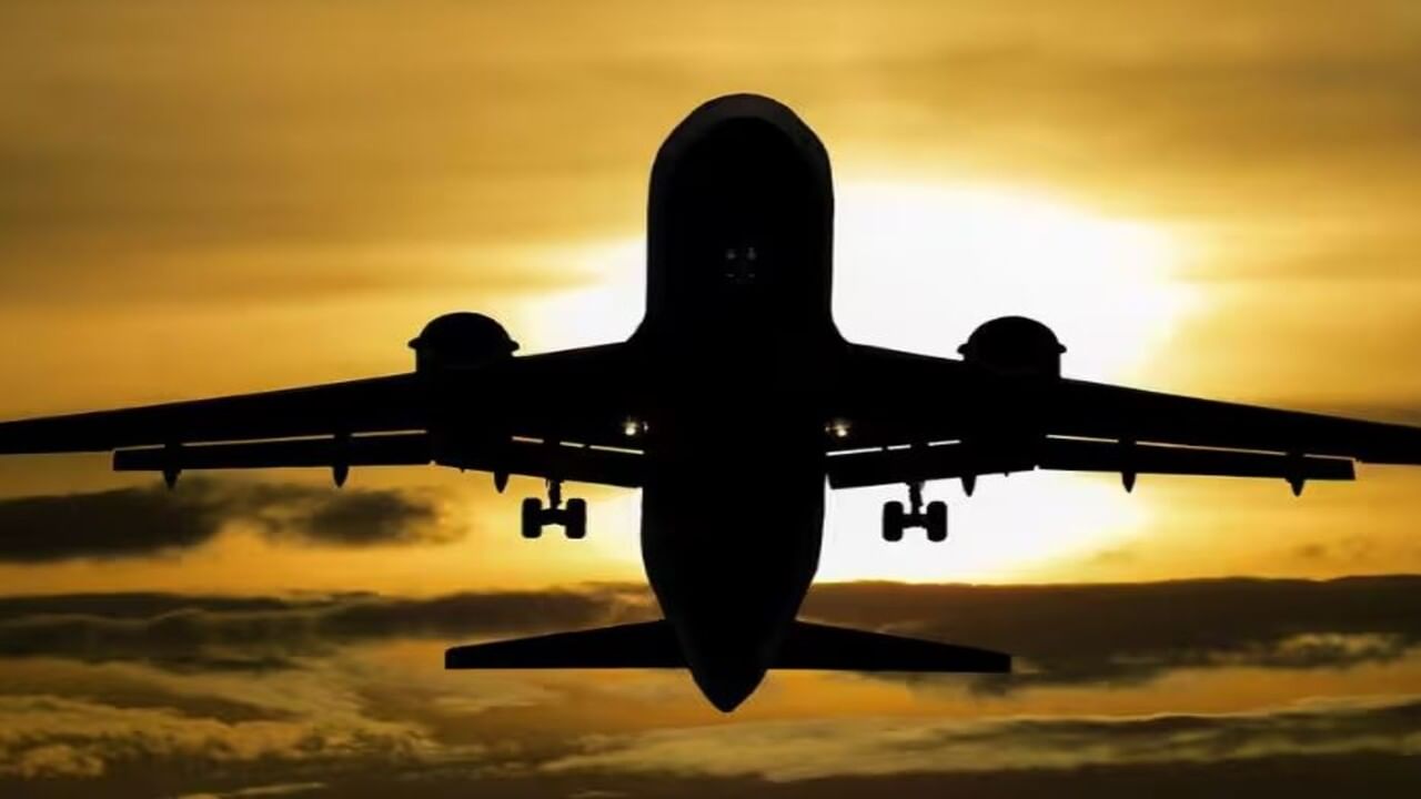 વિવિધ પ્રકારના એરોપ્લેન છે અને તેમની કિંમતો પણ અલગ-અલગ છે. જે વિમાનમાં વધુ સુવિધાઓ છે અને જે મોટું છે તેની કિંમત પણ વધુ હશે. ખાનગી જેટની કિંમત મોટા વિમાન કરતા ઓછી છે. જો કે, આ દુનિયામાં કેટલાક પ્રાઈવેટ જેટ છે જેની કિંમત મોટા વિમાનો કરતા પણ વધારે છે.