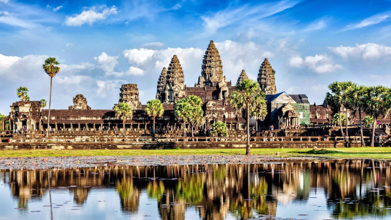 આ મંદિર રાજા સૂર્યવર્મન બીજાના શાસનકાળ (ઈ.સ. 1112થી 1153) દરમિયાન બનાવવામાં આવ્યું હતું. 