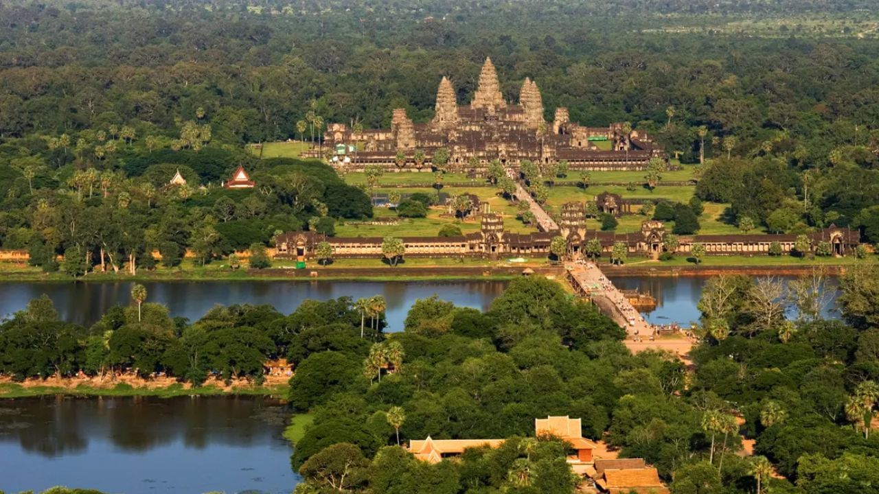 આ મંદિર લગભગ 2 કિમી વિસ્તારમાં ફેલાયેલું છે. જે ભગવાન વિષ્ણુનું મંદિર છે. તેનું જૂનું નામ યશોધપુર હતું