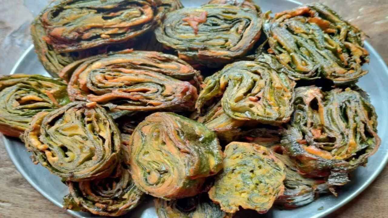 આજકાલ મોટાભાગના લોકોમાં એનિમિયાની ફરિયાદ જોવા મળી રહી છે. પરંતુ જો તમે અળવીના પાનનું સેવન કરો છો તો તેનાથી એનિમિયા મટે છે. કારણ કે અળવીના પાંદડામાં ભરપૂર માત્રામાં આયર્ન હોય છે, જે શરીરમાં લોહીનું સ્તર વધારવામાં મદદ કરે છે.