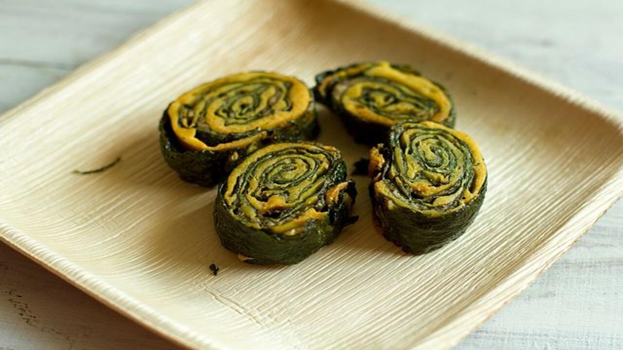 અળવીના પાનનું સેવન વજન ઘટાડવામાં ખૂબ જ મદદગાર સાબિત થાય છે. કારણ કે અળવીના પાનમાં ફાઈબર ભરપૂર માત્રામાં હોય છે, જો તમે તેનું સેવન કરો છો તો તે લાંબા સમય સુધી તમારું પેટ ભરેલું રહે છે.