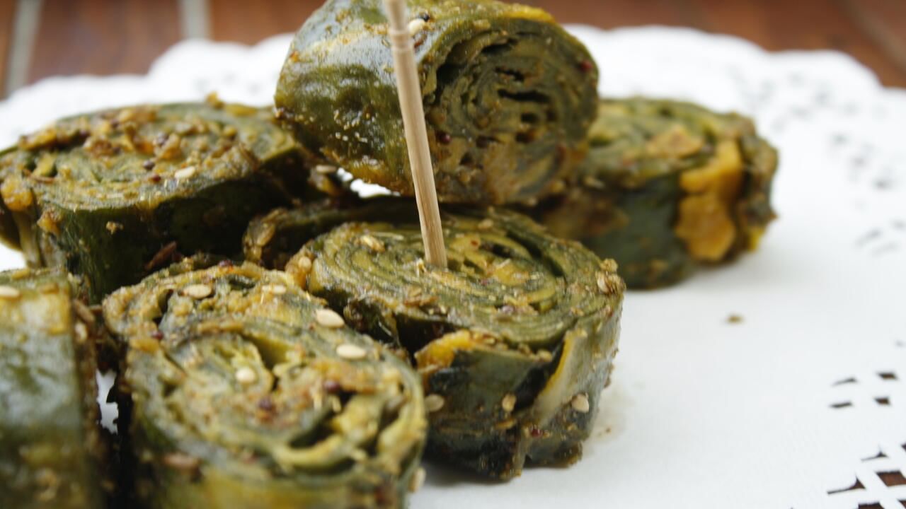 અળવીના પાનનું વધુ પ્રમાણમાં સેવન કરવાથી પથરીની સમસ્યા થઈ શકે છે, કારણ કે તેમાં ઓક્સાલિક એસિડ હોય છે.