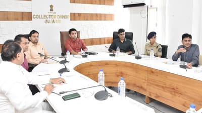  દાહોદ જિલ્લા સેવા સદન ખાતે કલેક્ટર ડો હર્ષિત ગોસાવીના અધ્યક્ષસ્થાને જિલ્લા સંકલન-ફરિયાદ નિવારણ સમિતિની બેઠક યોજાઈ