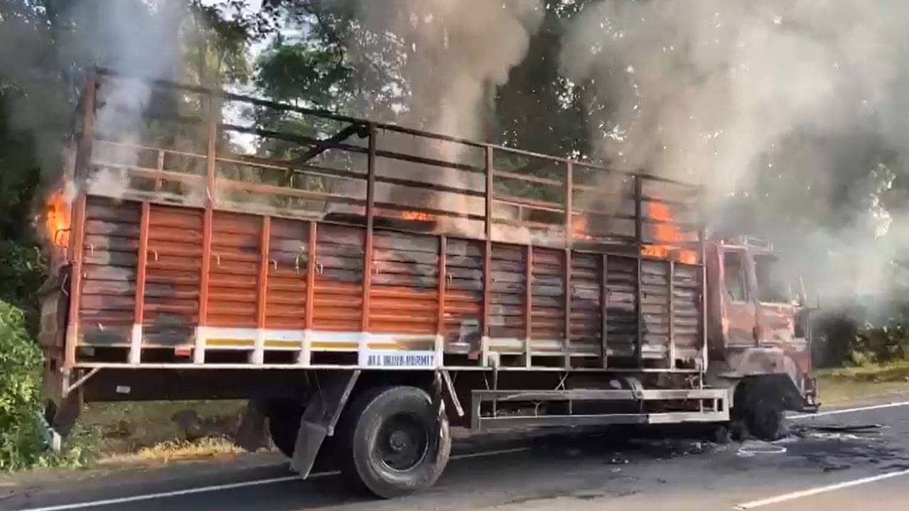 Dang : સાપુતારા રોડ પર ટેમ્પો ભડભડ સળગી ઉઠ્યો, જુઓ Video