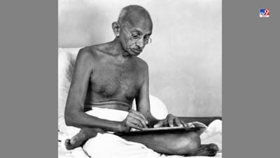 ભારતની આઝાદીમાં ગાંધીજી બાપુનો ઘણો ફાળો રહ્યો છે. તેઓ અહિંસાના માર્ગે ચાલીને ભારત દેશને સ્વતંત્ર કર્યો. લોકોને અહિંસાનો સંદેશો આપ્યો છે. 
