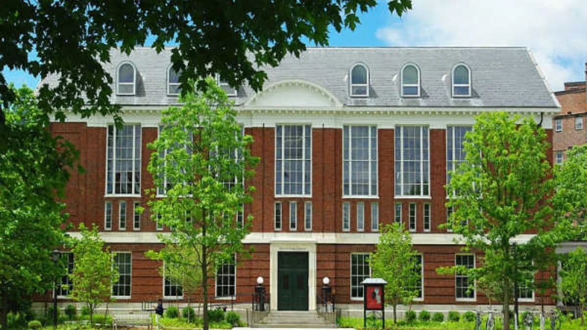 આ યુનિવર્સિટીમાં ફ્રીમાં કરો 5 ઓનલાઈન કોર્સ, આ રીતે લો એડમિશન આ યુનિવર્સિટીમાં ફ્રીમાં કરો 5 ઓનલાઈન કોર્સ, આ રીતે લો એડમિશન