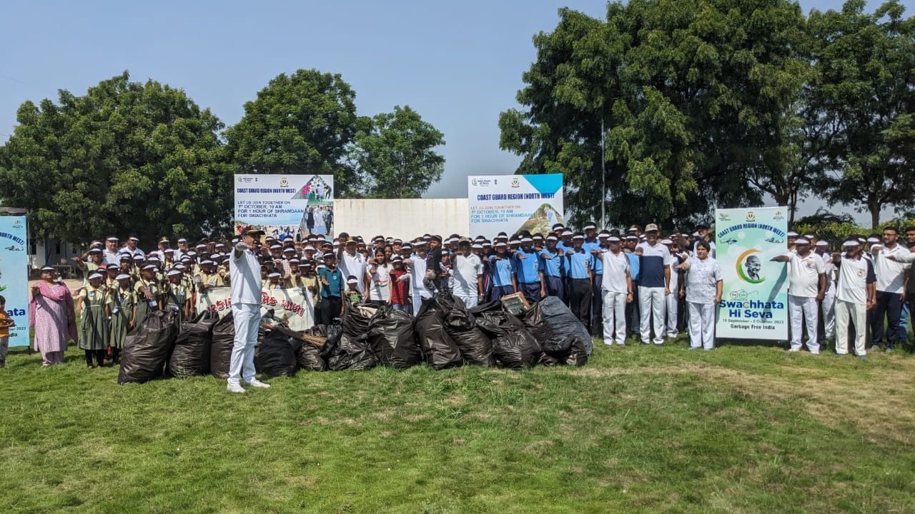 TMની આગેવાની હેઠળ 2I INDEP NCC આર્મી વિંગ, Gov Arts College ના 125 થી વધુ વિદ્યાર્થીઓ આ દરમ્યાન હજાર રહ્યા હતા. 