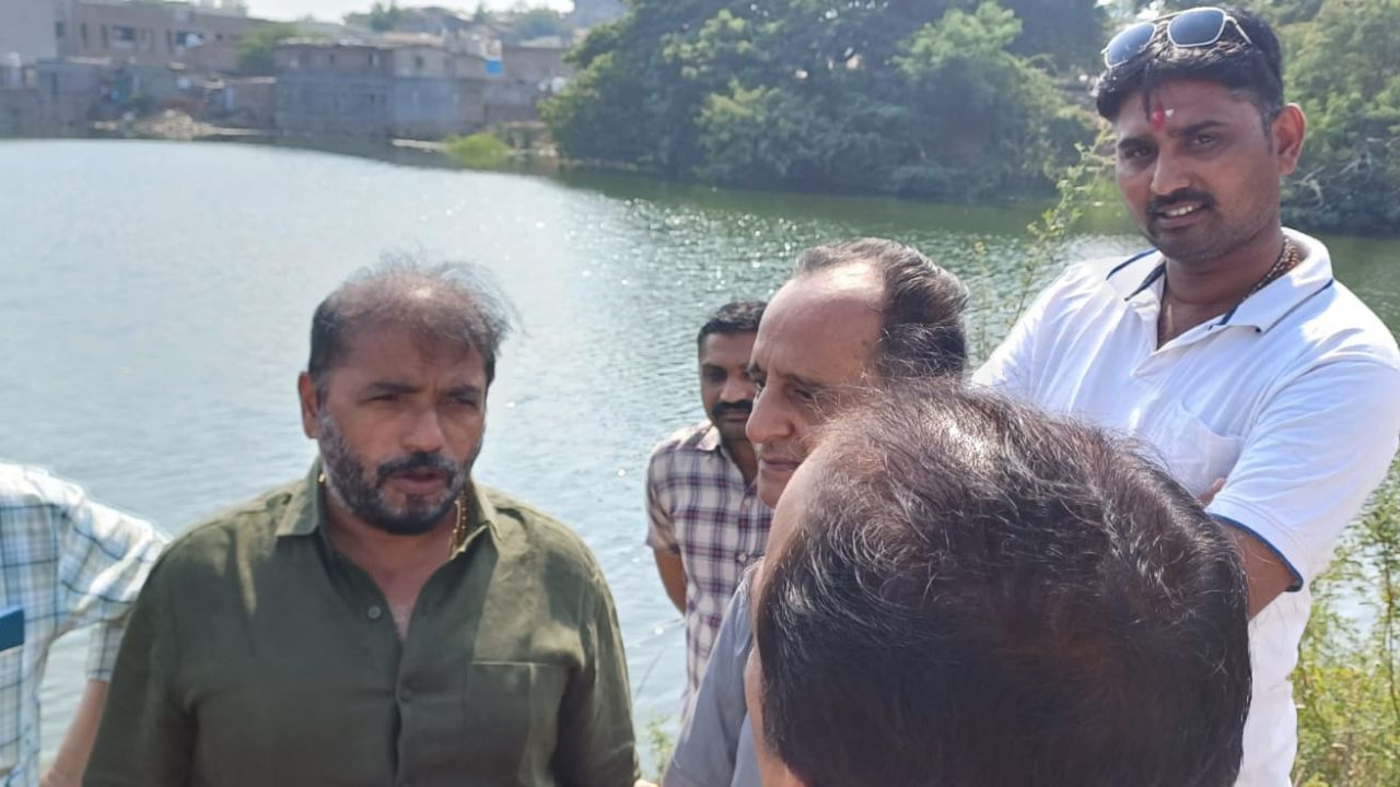 હાલ આ તળાવને 2.75 કરોડના ખર્ચે ફરવા લાયક સ્થળ બનાવવાની મંજૂરી મળી છે. તળાવની આસપાસ બગીચો પણ બનશે. શહેરમાં એકપણ ફરવા લાયક સ્થળ ન હોવાથી છેલ્લા ઘણા સમયથી લોકોની માગણી હતી. 