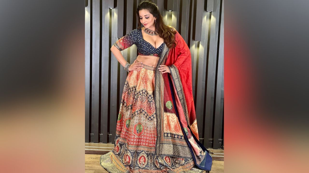 મોનાલિસાએ ભોજપુરી ઈન્ડસ્ટ્રી છોડી દીધી છે અને હવે તે ટીવી પર ધૂમ મચાવતી જોવા મળે છે. તે સોશિયલ મીડિયા પર પણ ખૂબ જ એક્ટિવ જોવા મળે છે અને તેની લેટેસ્ટ તસવીરો શેર કરતી જોવા મળે છે. (Image: Instagram)