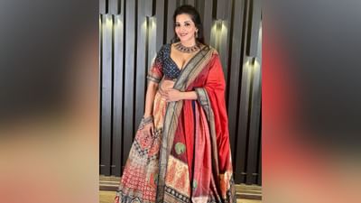 મોનાલિસાએ આ તસવીરોમાં પોતાના હેયર ઓપન રાખ્યા છે અને ખૂબ જ ન્યૂડ અને ગ્લોસી મેકઅપ સાથે આ લુક પૂરો કર્યો છે. તેના ફેન્સ પણ એક્ટ્રેસની તસવીરો પર જોરદાર કોમેન્ટ કરતા અને તેના વખાણ કરતા જોવા મળ્યા હતા. (Image: Instagram)