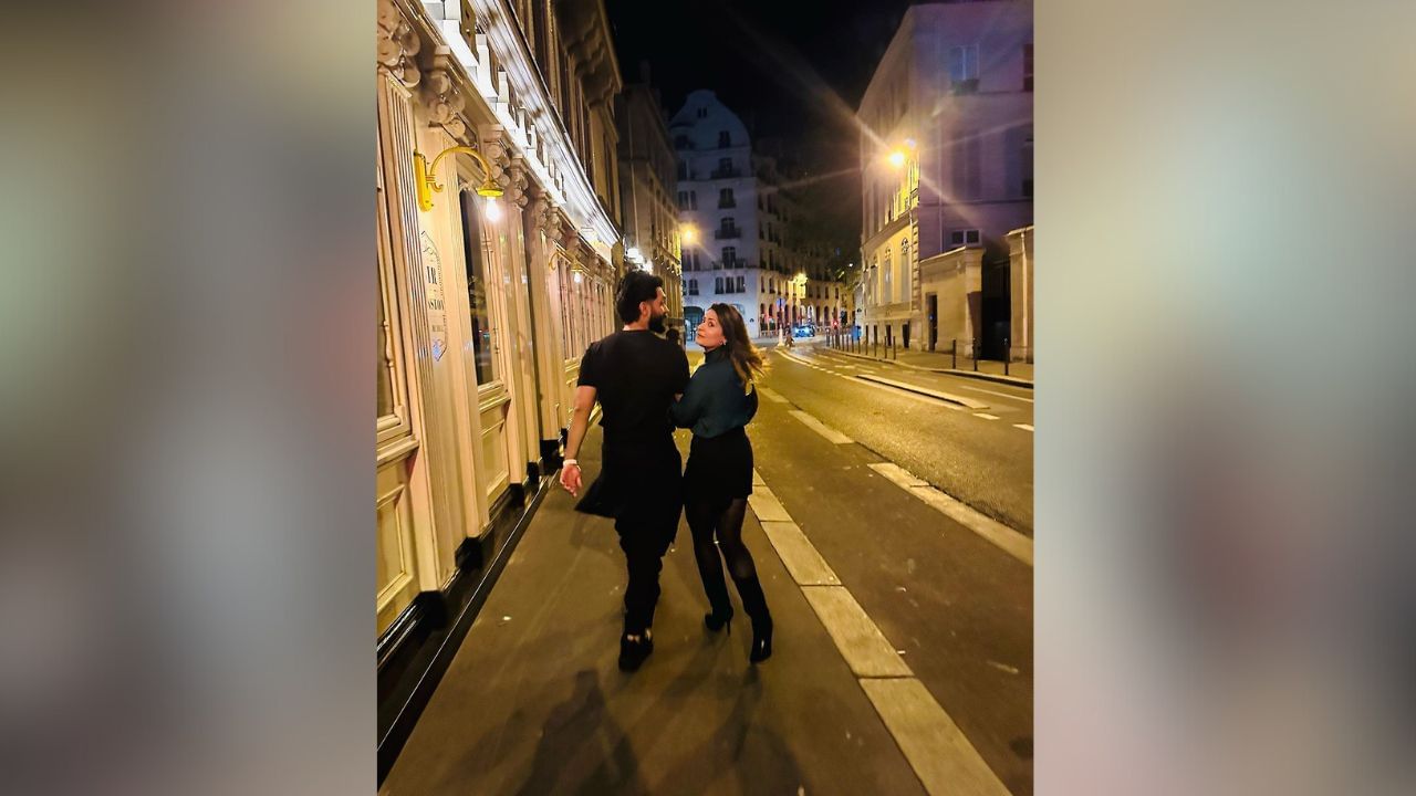 મૌની રોયની આ તસવીરો સોશિયલ મીડિયા પર ખૂબ વાયરલ થઈ રહી છે. (Image: Instagram)