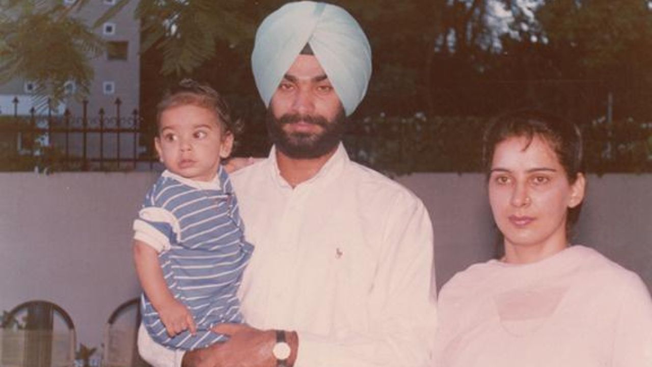 નવજોત સિંહ લાઈફનો જન્મ 20 ઓક્ટોબર 1963ના રોજ પટિયાલા, પંજાબમાં થયો હતો. તેમના પિતા સરદાર ભગવંત સિંહ હતા, જેઓ ક્રિકેટ ખેલાડી હતા, તેમની માતા નિર્મલ સિદ્ધુ હતી. તેમની પત્નીનું નામ નવજોત કૌર સિદ્ધુ છે.