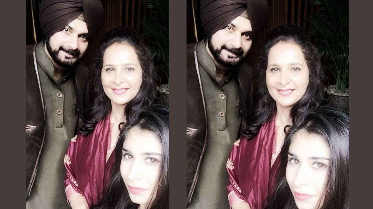 પત્ની નવજોત સિવાય સિદ્ધુના પરિવારમાં બે બાળકો છે. પુત્રનું નામ કરણ અને પુત્રીનું નામ રાબિયા છે. દીકરી રાબિયા સિદ્ધુ સોશિયલ મીડિયા પર ચર્ચામાં રહે છે.રાબિયા સિદ્ધુ ફેશન અને પાર્ટીઓના શોખીન છે. રાબિયા ઈસ્ટીટુટો મેરાગોની કોલેજ લંડનમાં ફેશન ડિઝાઈનરનો કોર્સ કર્યો છે.તેની દીકરી મોડલિંગની ક્રેઝી છે.