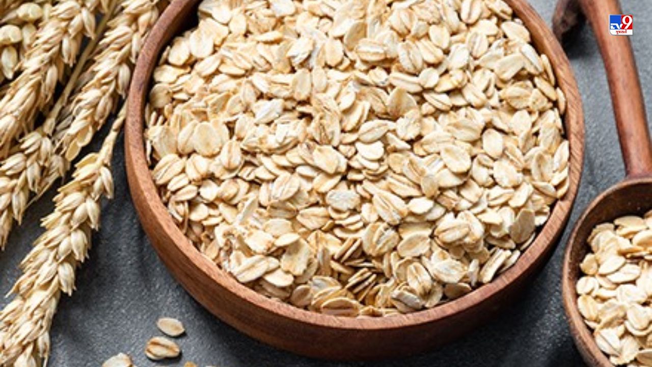 ઓટ્સ શરીર માટે હેલ્ધી સારા માનવામાં આવે છે. ઘણી વાર એવું બને છે કેટલાક લોકોને તાસીર પ્રમાણે ઓટ્સ માફક આવતા નથી તો તેની નેગેટીવ અસર શરીર પર જોવા મળે છે. જો તમે સવારના નાસ્તામાં ફ્લેવર ઓટ્સ વગેરે ખાવાનું રાખો છો તો તમારે વિચારવા જેવી બાબત છે.